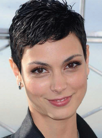 A pixie cut is a great choice for round faces. Th